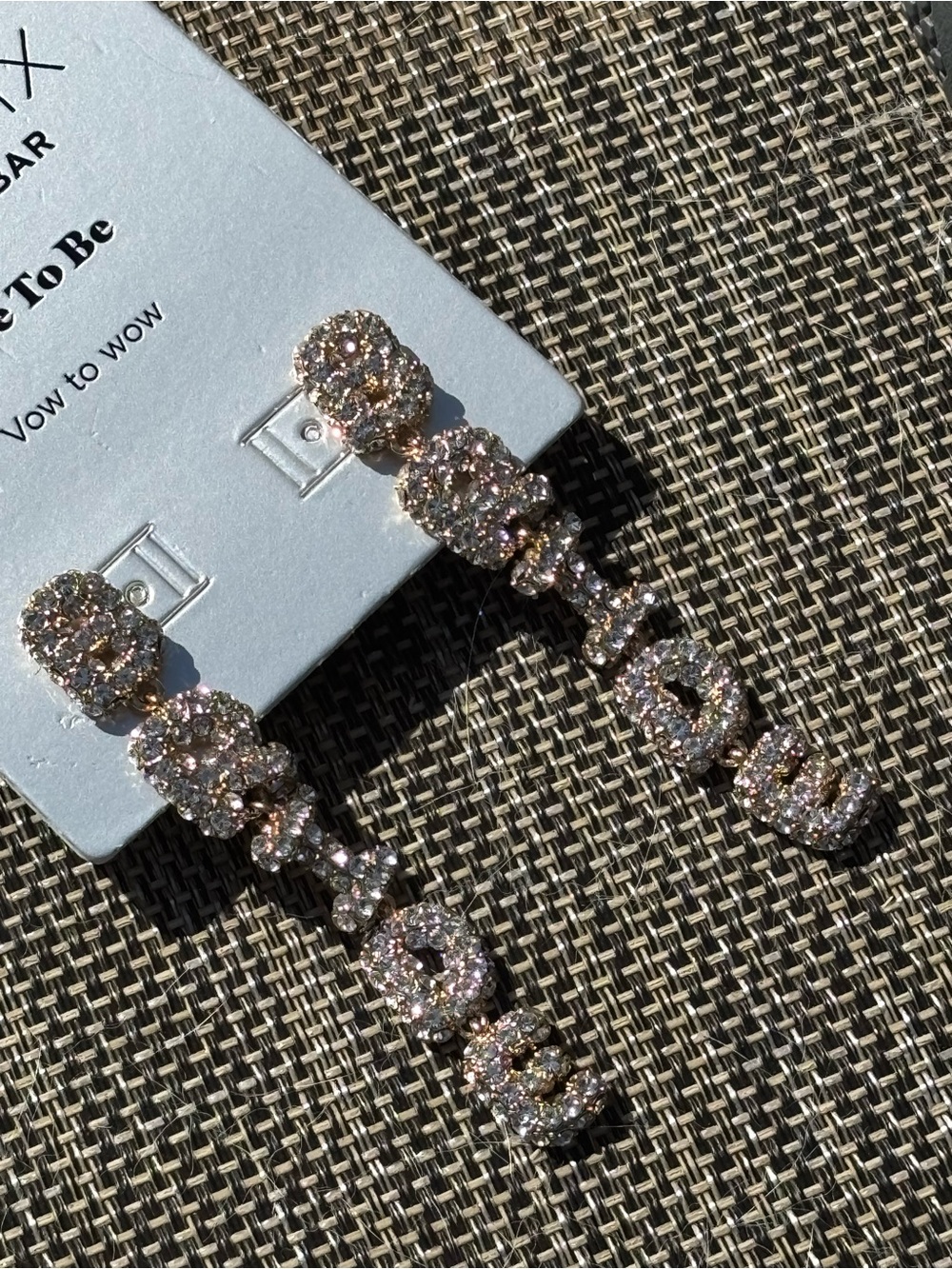 Sparkly earrings. - Picture 2 of 4